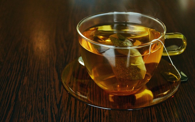 Eine Kanne mit Rooibos Tee und einer Tasse